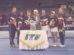 Fed Cup 2000: The U.S. team won the 2000 Fed Cup Final over Spain on Saturday in Las Vegas. From left are Lindsay Davenport, assistant coach Zina Garrison, captain Billie Jean King, USTA President Judy Leverling, Jennifer Capriati, Lisa Raymond and Monica Seles.