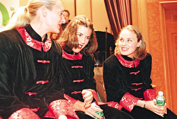 Hong Kong 2000 with Mary Pierce (left) and Martina Hingis (right)