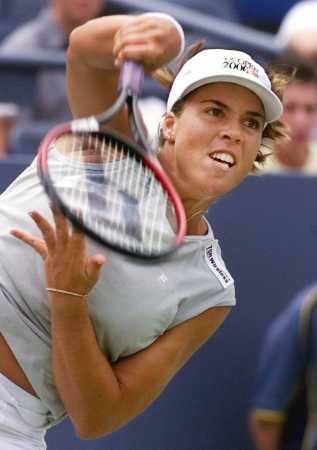 US Open 2000: 1R def. Emmanuelle Gagliardi 6-4 6-0